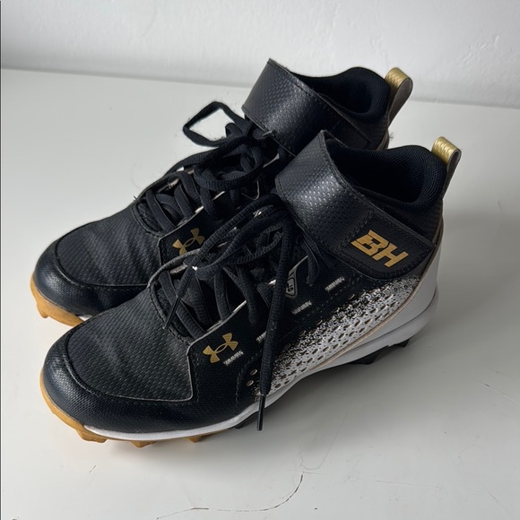 Under Armour Baseball Cleats Size 3Y - Picture 1 of 7